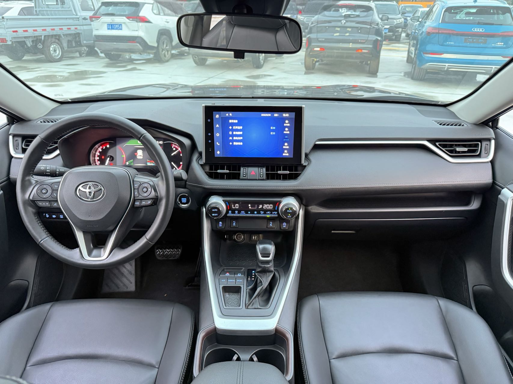 Toyota RAV4 2.0L 2WD Leather Edition - Image 11