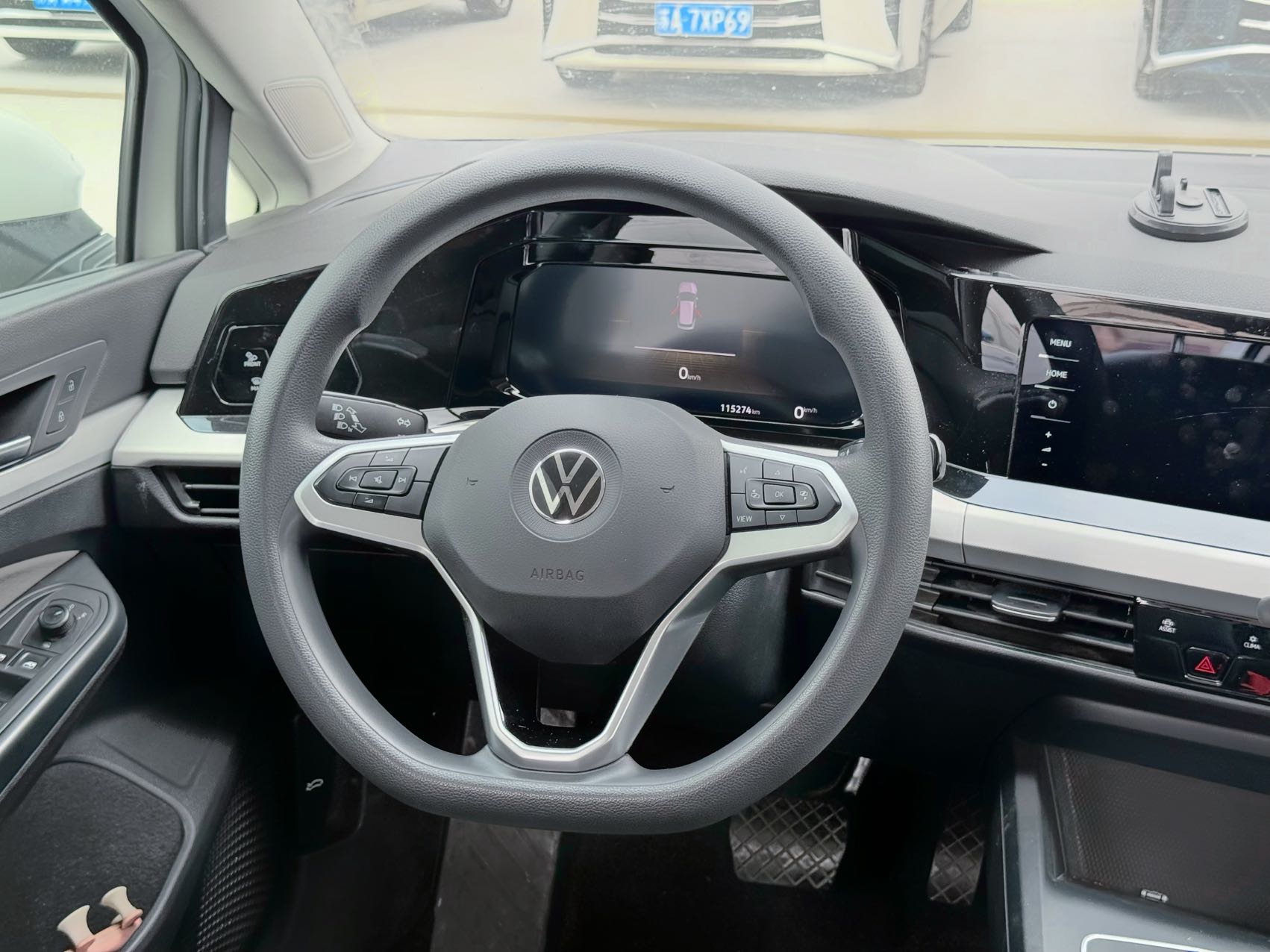 Volkswagen Golf 1.2T DSG Leather Edition - Image 13