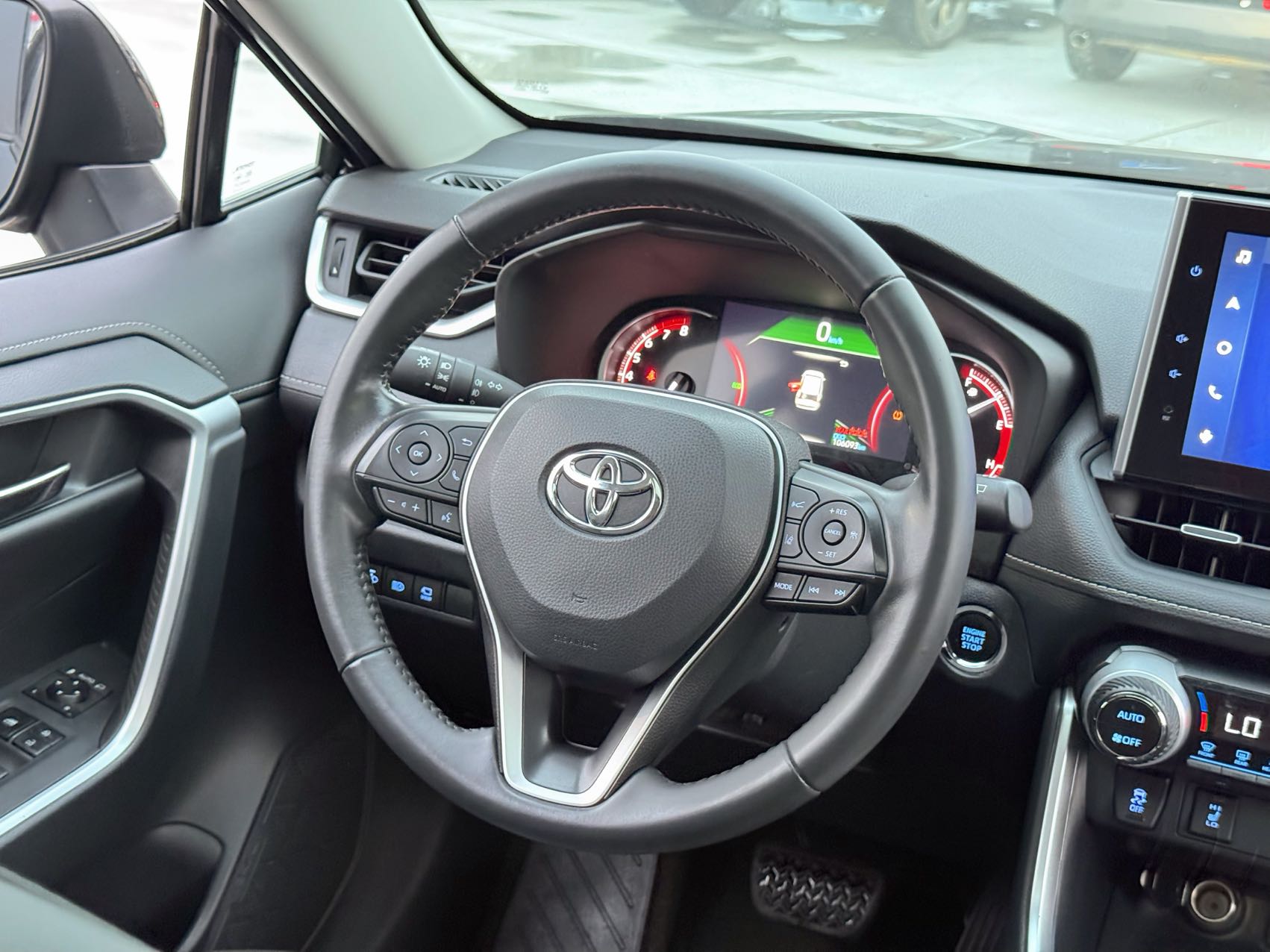 Toyota RAV4 2.0L 2WD Leather Edition - Image 14