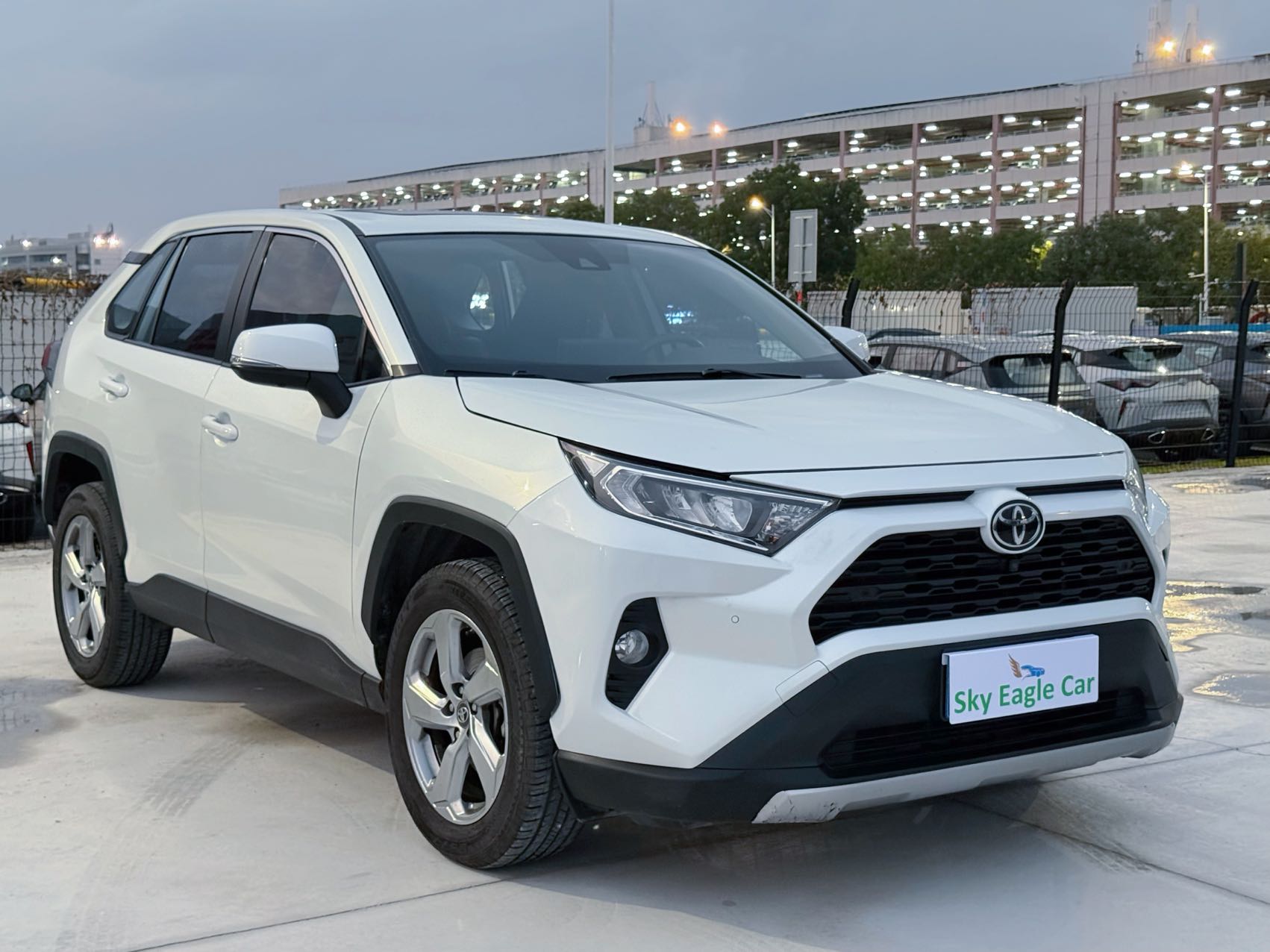 Toyota RAV4 2.0L 2WD Leather Edition - Image 3
