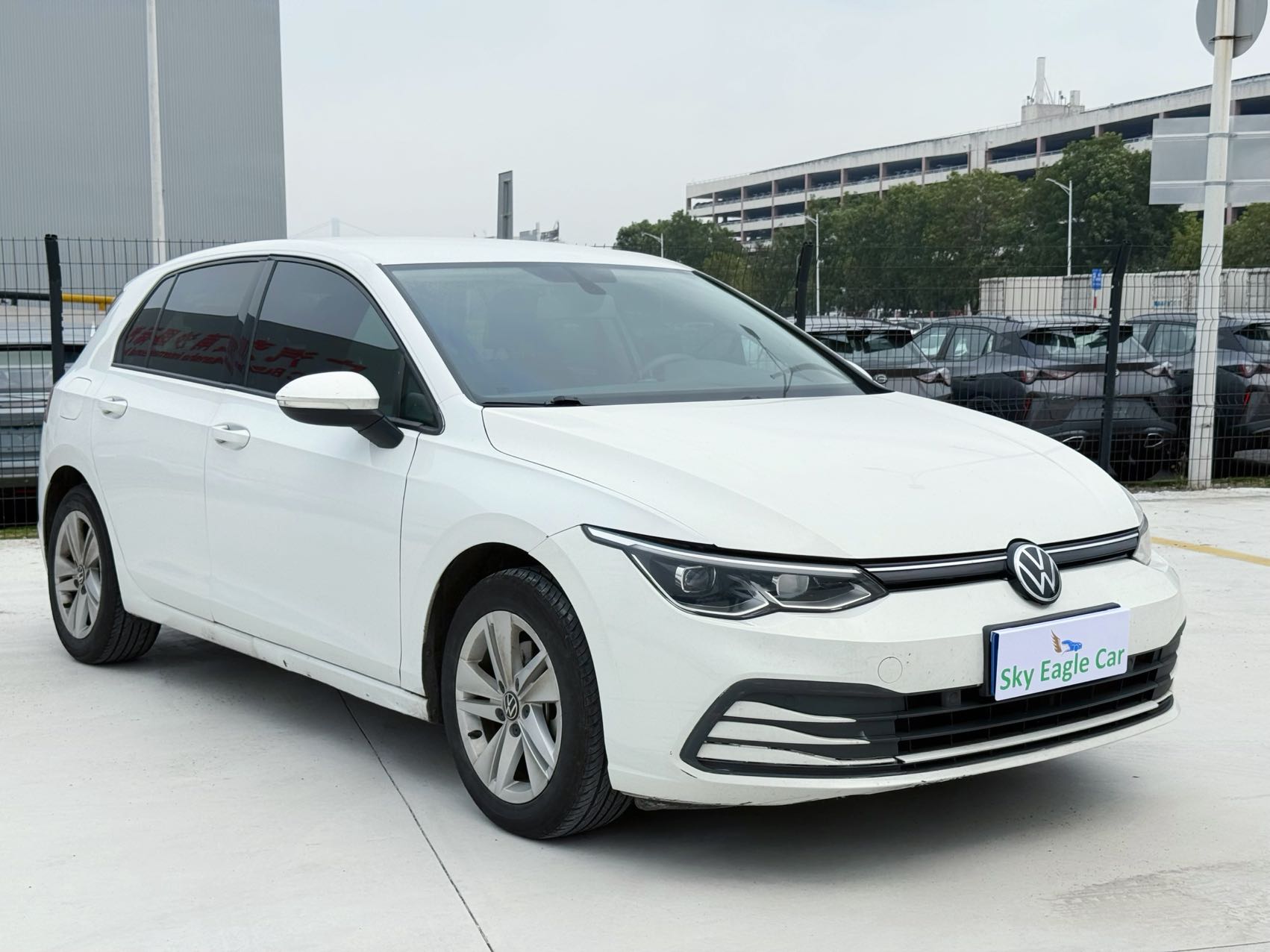 Volkswagen Golf 1.2T DSG Leather Edition - Image 3