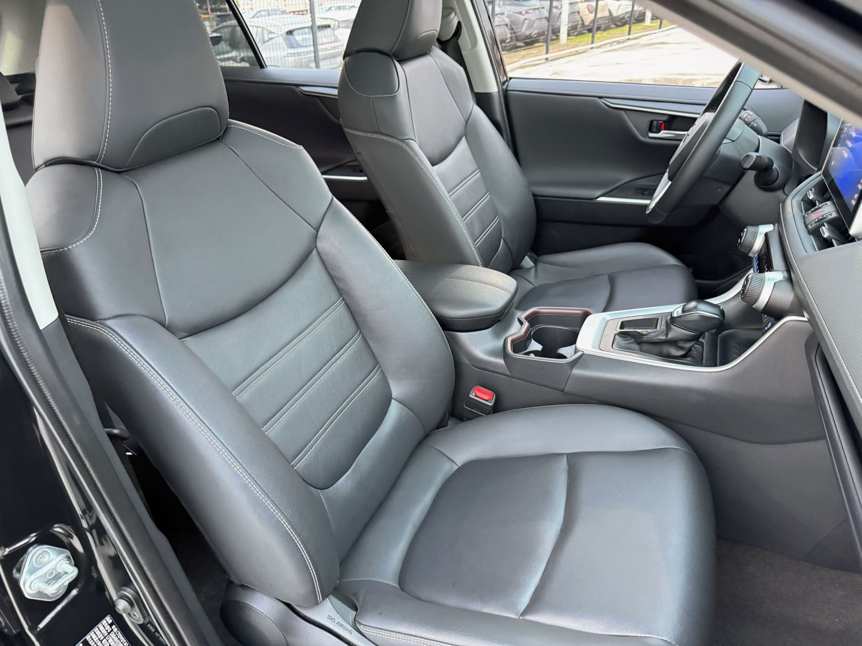 Toyota RAV4 2.0L 2WD Leather Edition - Image 8