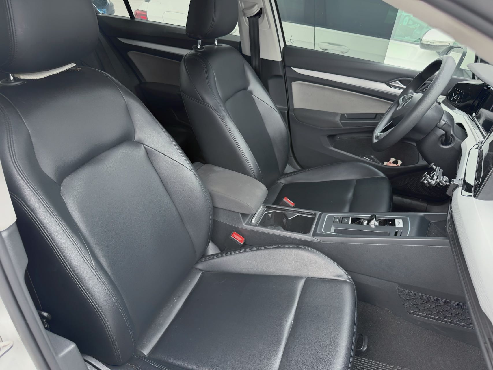 Volkswagen Golf 1.2T DSG Leather Edition - Image 8