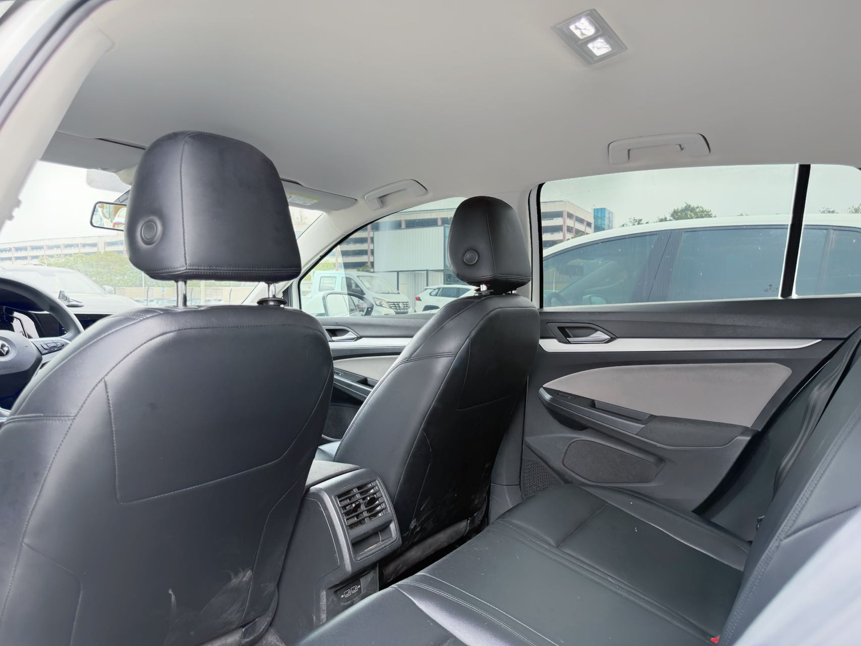 Volkswagen Golf 1.2T DSG Leather Edition - Image 9